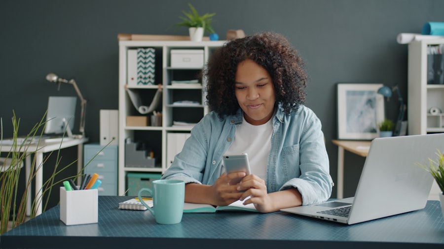 Femme entrepreneure au bureau